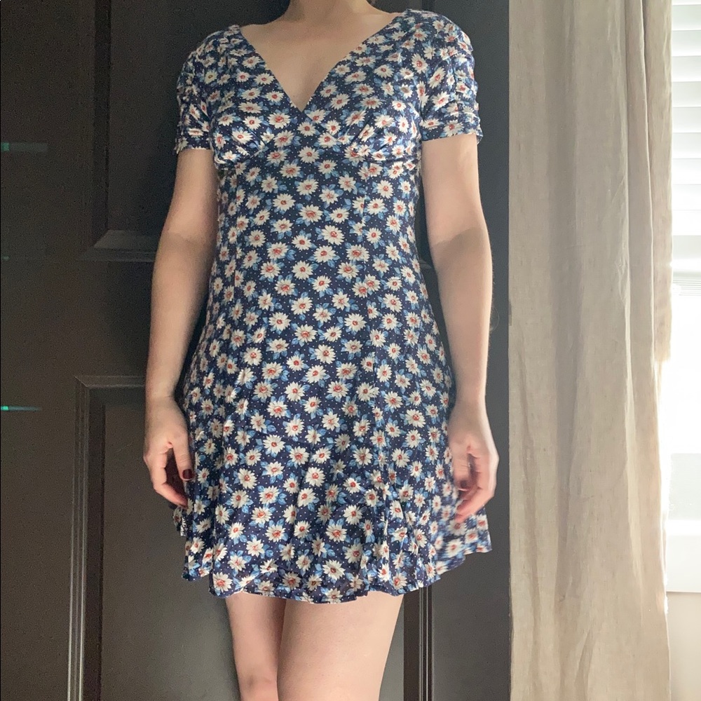 Forever 21 Daisy Print V Neck Mini Dress, Small Prairie Dress